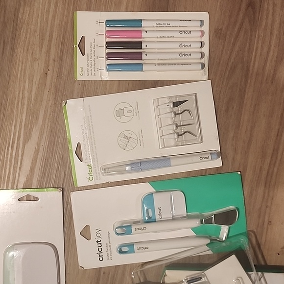 Circut bundle - Picture 2 of 3